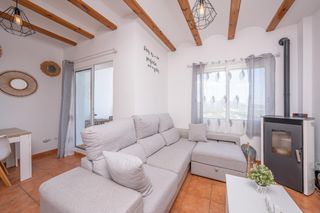 Casa a schiera in Ador. Chalet con potencial de 2 viviendas y acceso independiente en mo