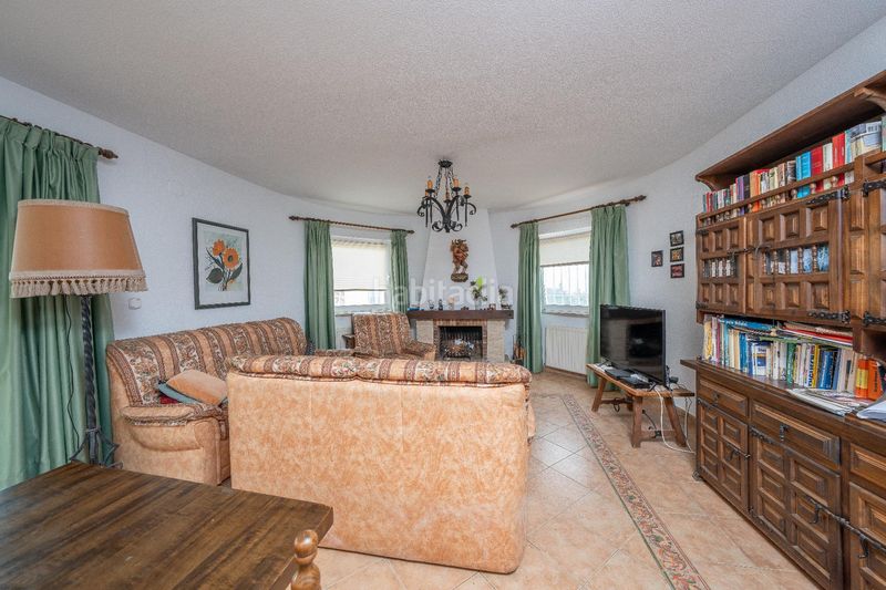Foto 19b871d9-dda6-4707-a4bb-831572778a06. Casa amb aparcament a Coloma Nucia (la)