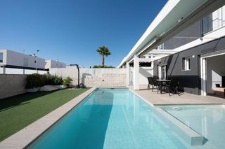 Casa adossada  Calle malta. Lujo y diseño moderno! espectacular chalet  con piscina privada