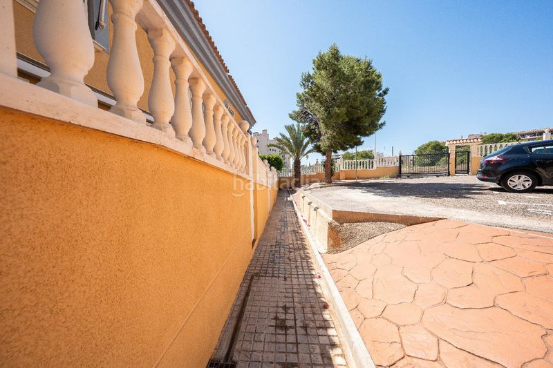 Foto b48896b3-4e59-40c0-ad21-eb8372f5e06f. Casa amb piscina a Los Arenales del Sol Elche / Elx