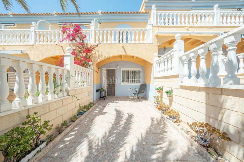 Foto d392a282-f677-4a10-9a1d-e6a69580c87a. Casa amb piscina a Los Arenales del Sol Elche / Elx