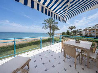 Apartment in El Palmar - Los Molinos. Apartamento esquinero en primera línea de mar con gran terraza y