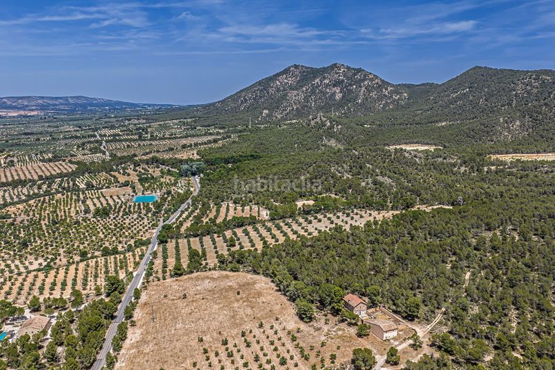 Foto a41819d4-314a-46f3-a9a2-3c4200d511b8. Masia amb calefacció aparcament a Biar