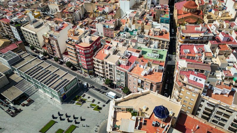 Foto 1655ffb3-7d4d-463b-82bc-e4e938d55492. Local comercial a Centro Elche / Elx
