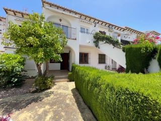 Casa aparellada  Urbanizacion lago jardín. Excelente adosado en venta en urbanización lago jardín, torrevie