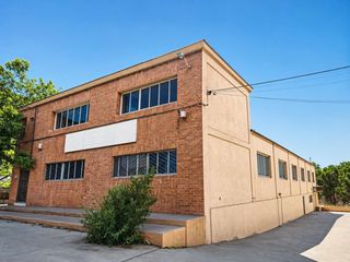 Fabrikhalle  Calle de velázquez. Nave industrial de 612 m2 en tres plantas  almansa,