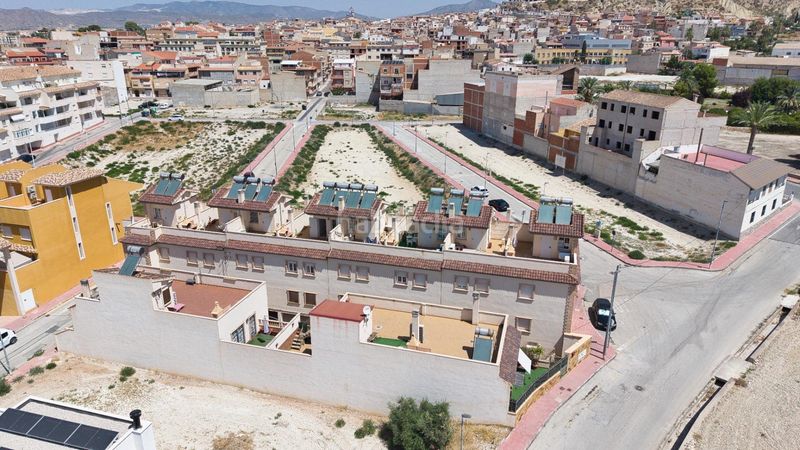 Foto e13d72ed-a41c-4600-8c71-56f94b2443d5. Casa adossada amb aparcament a Abanilla
