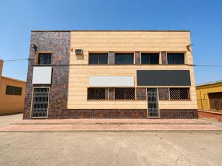 Fabrikhalle  Calle de velázquez. Nave industrial con oficinas  polígono el mugrón, almansa