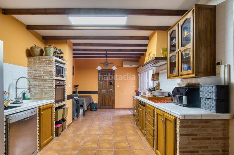 Foto 0935ced1-4861-4a87-baaf-ebcedaee27fe. Casa amb aparcament a Novelda