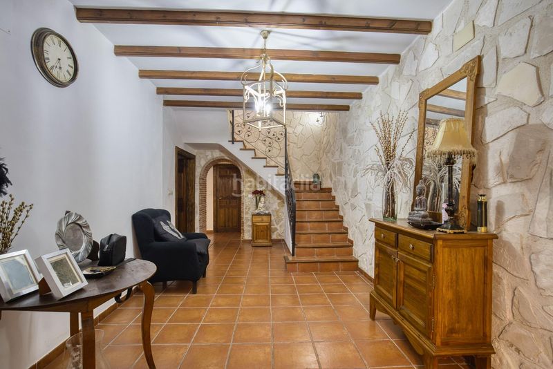 Foto 5277ea2f-03d0-4362-a0bb-3bc5d6e2ab58. Casa amb aparcament a Novelda