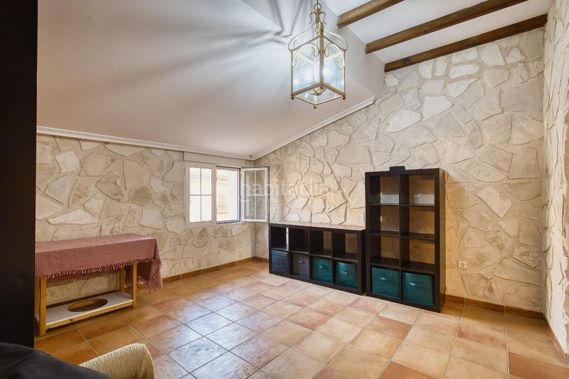 Foto eae4a181-2bdb-48dc-8594-2ef59d4f08f5. Casa amb aparcament a Novelda