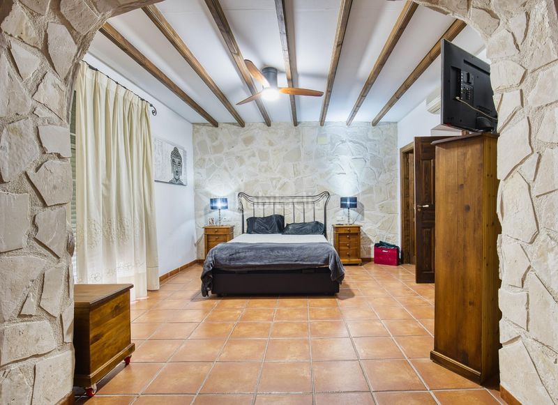 Foto f3d942a1-bda6-48a1-bca1-eeb09804fcfe. Casa amb aparcament a Novelda