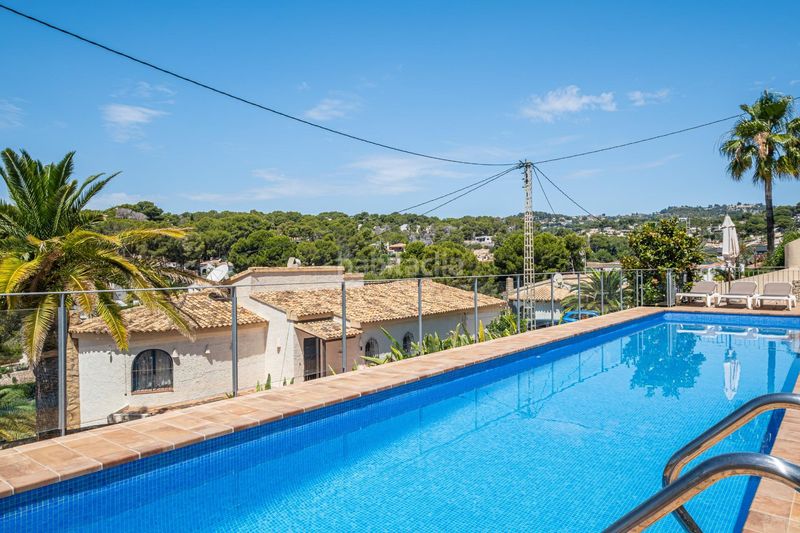 Foto 884388c7-fb4d-45df-a775-f070960f55be. Casa amb calefacció aparcament piscina a Cala Advocat-Baladrar Benissa