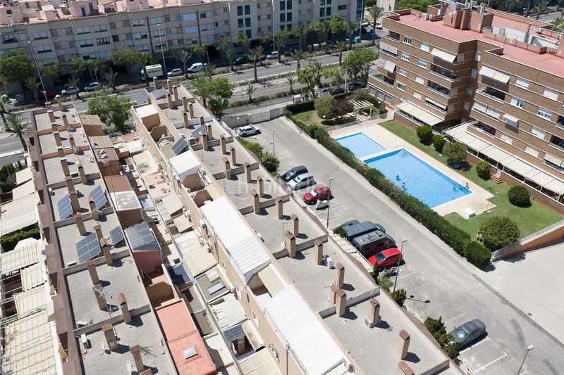 Foto c279efff-d6c5-4ce8-bd84-d626d9fd79fb. Casa adossada amb aparcament piscina a Ciutat Esportiva Elche / Elx