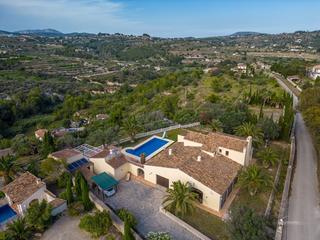 Casa a Benissa Pueblo. Magnífica finca con dos viviendas independientes