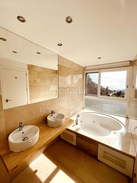 Foto 6d7f0572-7353-4018-a9e6-126b25546615. Xalet amb calefacció aparcament piscina a Altea la vella Altea