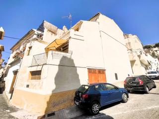 Casa a Calle l'hospital 8. Bajada de precio! ahorra 40.000  y haz realidad tu sueño en sell