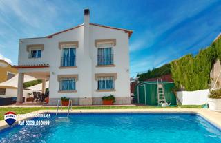 Xalet a Sénia (La). Chalet con vistas despejadas y abiertas a los viñedos y las mont