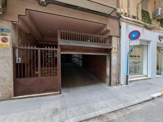 Parking voiture à Ensanche-Diputación. Venta plaza de garaje con trastero en el centro de alicante