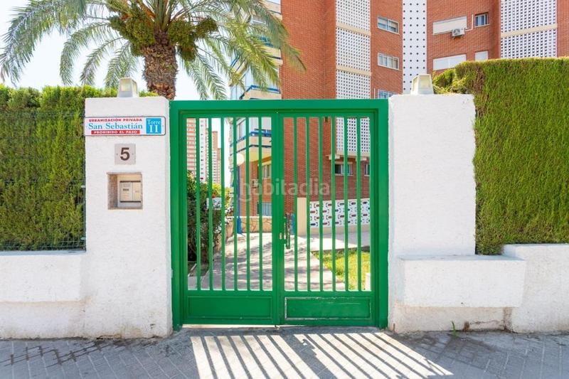 Foto 0b804321-d834-47b7-b1b6-2aea73e99b77. Alquiler apartamento  reformado con vistas al mar y piscina comunitaria en Benidorm
