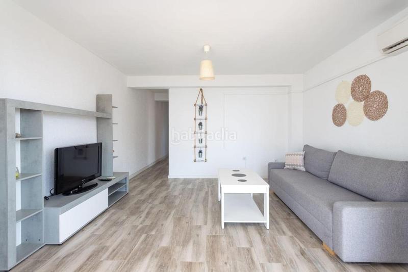 Foto 0d12be01-f2ba-4661-bc3f-c4c8dc81c21a. Alquiler apartamento  reformado con vistas al mar y piscina comunitaria en Benidorm