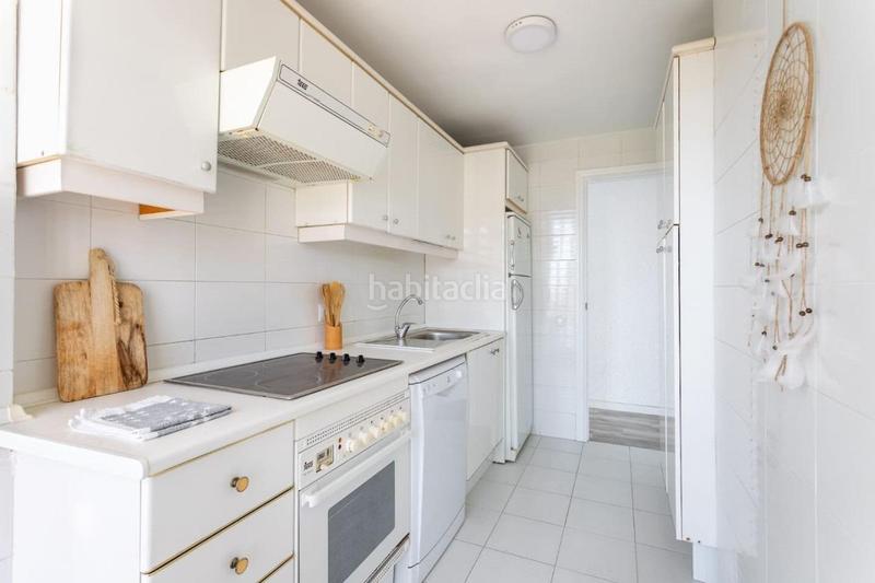 Foto 2e9771eb-2e82-4a92-a571-7841259c4133. Alquiler apartamento  reformado con vistas al mar y piscina comunitaria en Benidorm