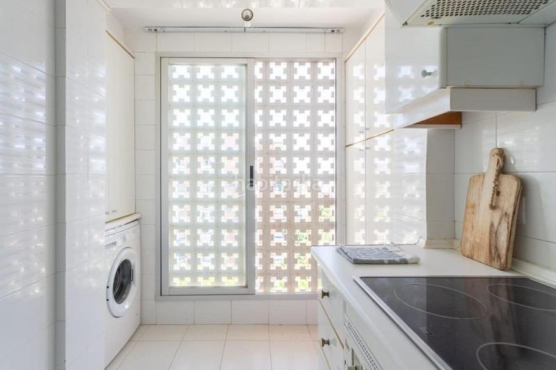 Foto 84b72155-6f5c-49a2-bf5f-200b2cb66877. Alquiler apartamento  reformado con vistas al mar y piscina comunitaria en Benidorm