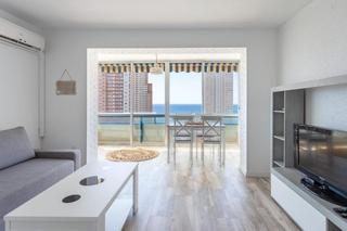 Location Appartement à Playa Poniente. Apartamento reformado con vistas al mar y piscina comunitaria