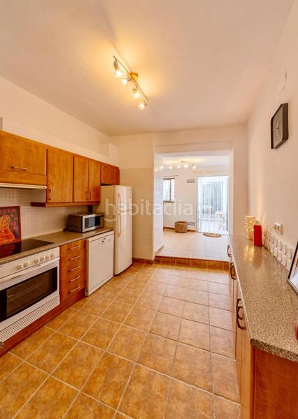 Foto 87bf78a8-ae55-4223-889d-9c44ac4630b0. Masía casa iglesia santa maria casco antiguo en Oliva pueblo Oliva