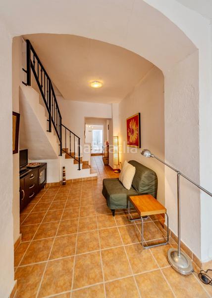 Foto 99c92d91-5a14-4fec-af8e-b98dbf2363b0. Masía casa iglesia santa maria casco antiguo en Oliva pueblo Oliva