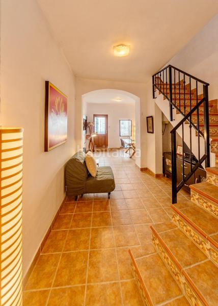 Foto f874c7ee-6798-4a2c-aef7-0f5a04d2a764. Masía casa iglesia santa maria casco antiguo en Oliva pueblo Oliva