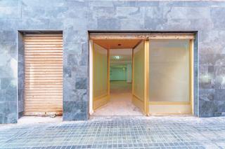 Locale commerciale in Calle monserrate guilabert vale 77. Local comercial en elche