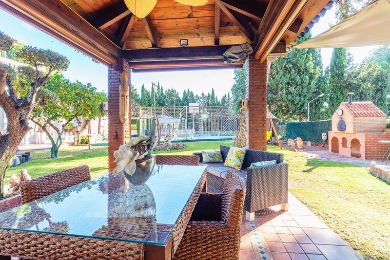 Foto 5c6a06ba-797e-4f15-99a4-770409b10f45. Chalet con riscaldamento parcheggio piscina in Campo Alto-Club de Campo Elda