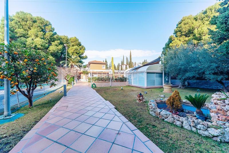 Foto 6db37e67-e2cc-4347-84c0-8904255b02c1. Chalet con riscaldamento parcheggio piscina in Campo Alto-Club de Campo Elda