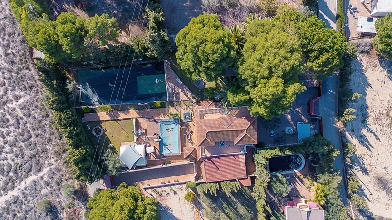 Foto 72f3ac74-5bf7-4548-9e66-d96d5200bfc7. Chalet con riscaldamento parcheggio piscina in Campo Alto-Club de Campo Elda