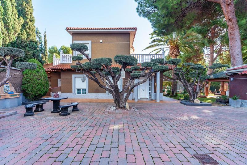 Foto 8dda0171-7ba8-4afe-aafc-8f1216d76e92. Chalet con riscaldamento parcheggio piscina in Campo Alto-Club de Campo Elda