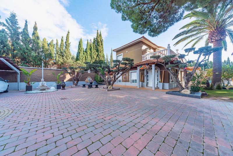 Foto a689af79-995f-41a4-b9fe-3089d8db5410. Chalet con riscaldamento parcheggio piscina in Campo Alto-Club de Campo Elda