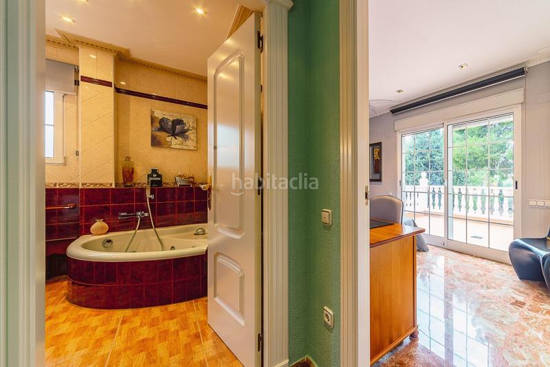 Foto d925965c-d87b-4e1a-bdc2-f7f15795fcc6. Chalet con riscaldamento parcheggio piscina in Campo Alto-Club de Campo Elda