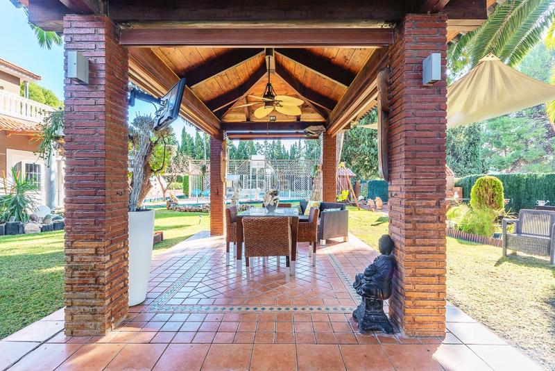 Foto db7f590b-ace8-4b1b-bcf7-f9b07dad7fec. Chalet con riscaldamento parcheggio piscina in Campo Alto-Club de Campo Elda