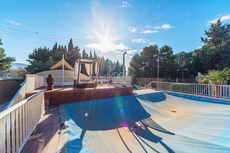 Foto e40328e3-beee-4c0c-b957-5192e1163e29. Chalet con riscaldamento parcheggio piscina in Campo Alto-Club de Campo Elda