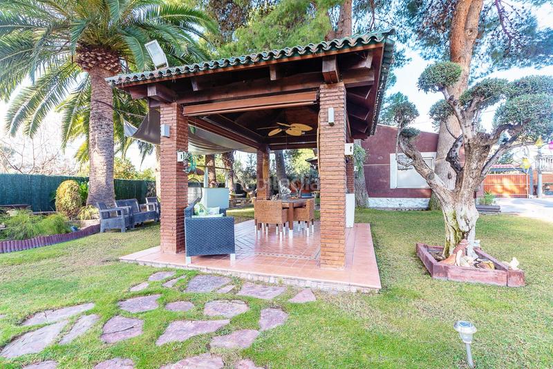 Foto febbf557-5fd1-4efe-846f-414400c1fc07. Chalet con riscaldamento parcheggio piscina in Campo Alto-Club de Campo Elda