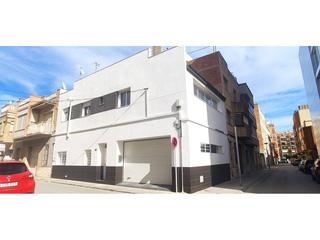 Casa adossada a Zona Hospital. Venta de townhouse en amposta