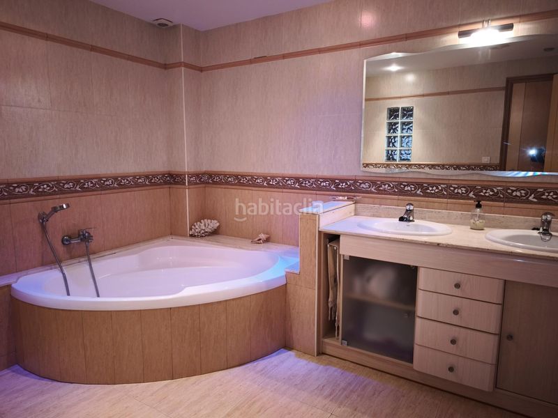 Foto d51bf7c1-d9aa-44eb-b031-f875284475a0. Casa amb aparcament a Casc Antic Amposta