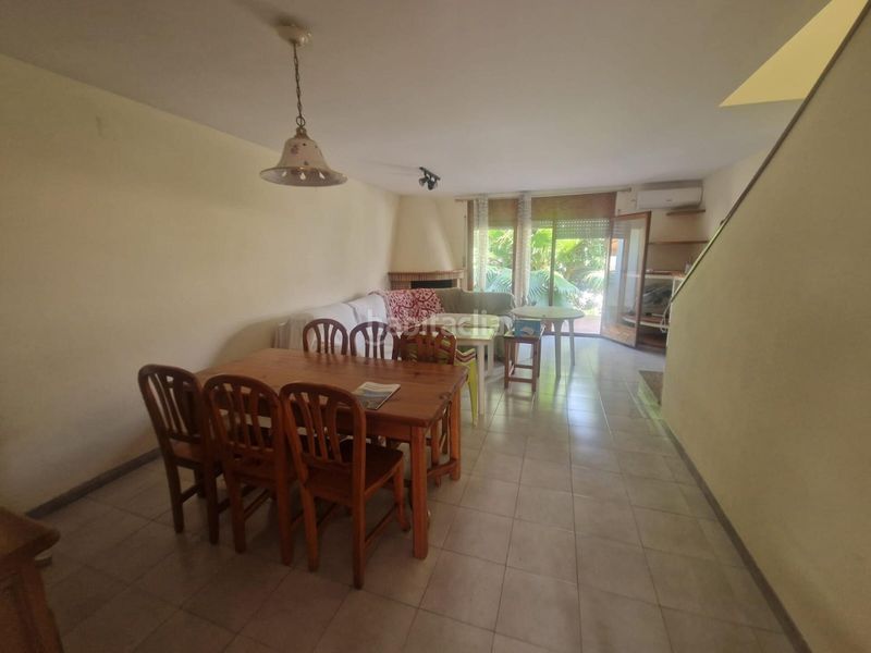 Foto e0ed1206-a5a2-48d4-9bbf-8eb810dd8b11. Chalet venta de chalet adosado en Platges La Ràpita