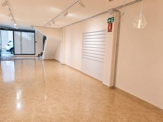 Business premise in Casc Antic. Local comercialpolivalente en amposta