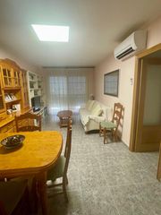 Lloguer Apartament a Nord. Amplio apartamento en el centro de la ràpita