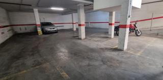 Aparcament cotxe a Les Roquetes. Plaza grande de parking  trastero en calle miquel servet cerca d
