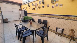 Casa adossada a Les Roquetes. Preciosa casa adosada en el centro de les roquetes