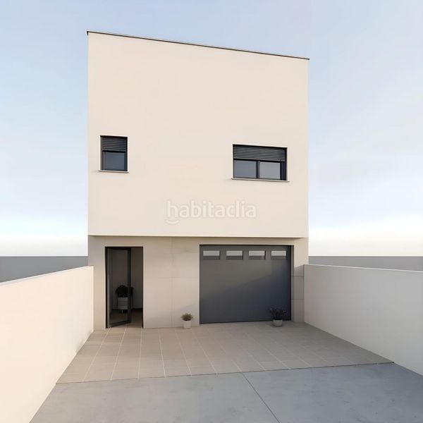 Foto 1ad81a56-404f-4519-b9bf-3e57a70e862e. Casa adossada amb calefacció aparcament a Fondo Somella Vilanova i la Geltrú