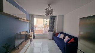 Lloguer Apartament a Centre. Apartamento en alquiler por temporada en el centro de sant pere